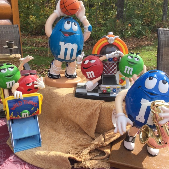 😋🍫 M & M Plush SuperHero Yellow & Purple Candy Squad - Picture 8 of 10